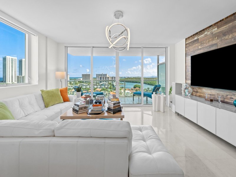 Apartment for rent at 400 Sunny Isles 1608