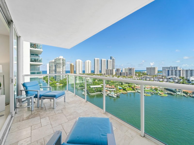 Apartment for rent at 400 Sunny Isles 1608