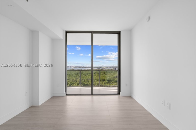 Condo for sale at One Park Tower by Turnberry 1604