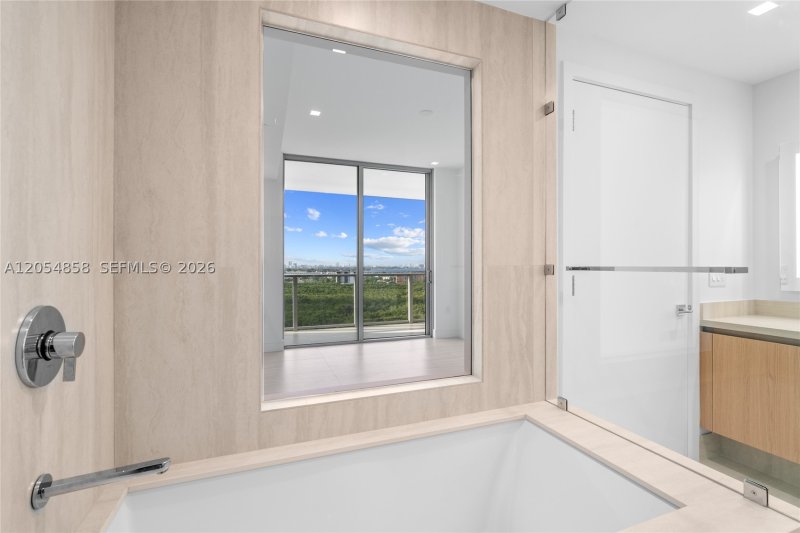 Condo for sale at One Park Tower by Turnberry 1604