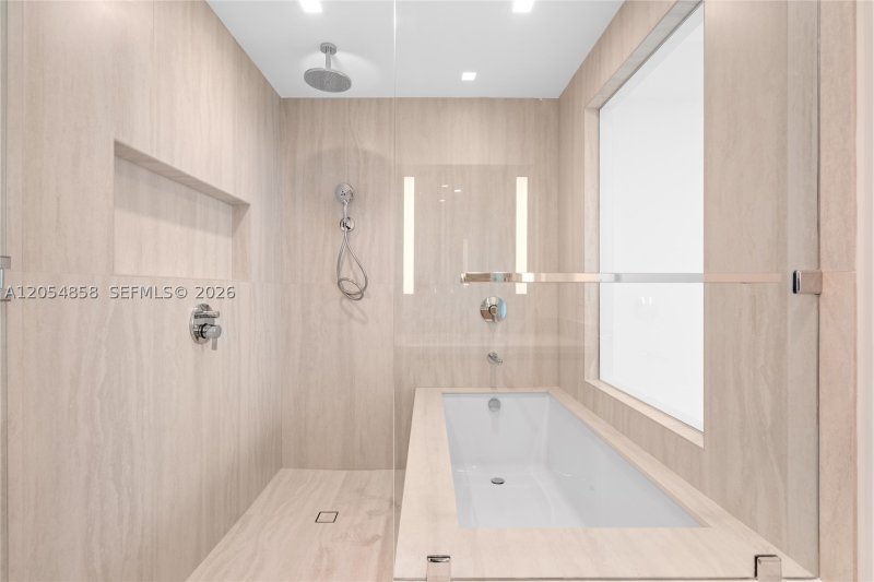 Condo for sale at One Park Tower by Turnberry 1604