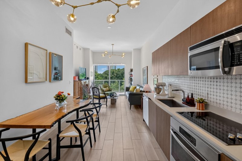 Comprar apartamento no Le Parc at Brickell 413