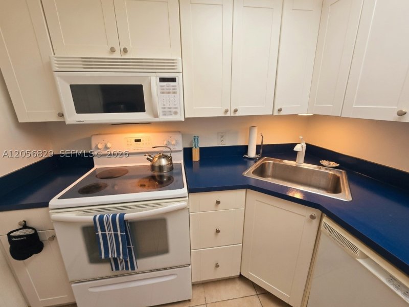 Apartment for rent at South Bay Club 722
