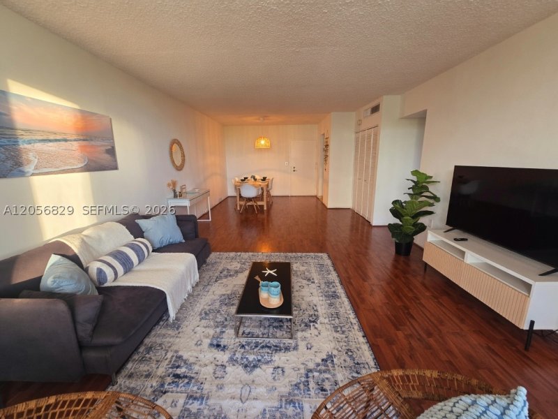 Apartment for rent at South Bay Club 722