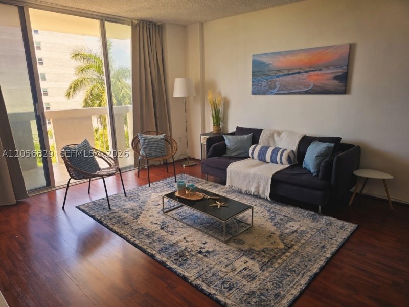 Apartment for rent at South Bay Club 722