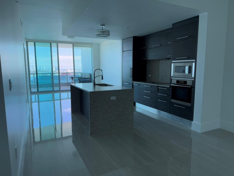 Apartment for rent at 900 Biscayne 2807
