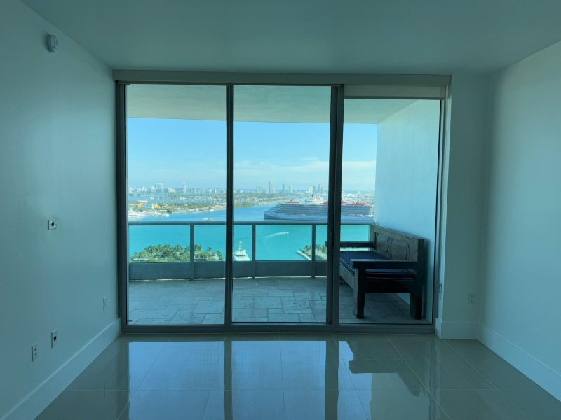 Apartment for rent at 900 Biscayne 2807