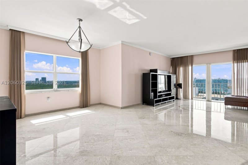 Condo for sale at Arlen House 2121