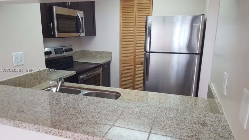 Apartment for rent at Madison Miami E-1001