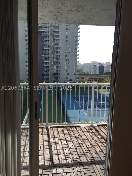 Apartment for rent at Madison Miami E-1001