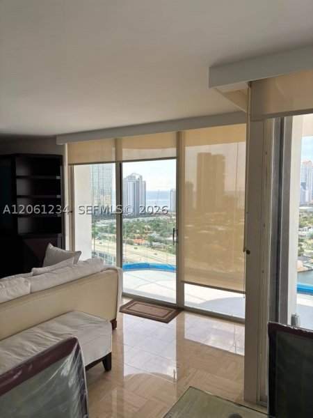 Apartment for rent at Turnberry Towers 26E