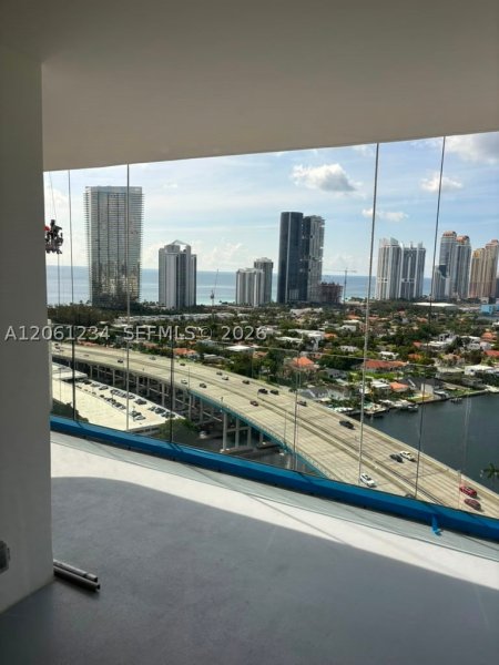 Apartment for rent at Turnberry Towers 26E