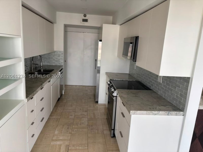 Apartment for rent at Turnberry Towers 26E