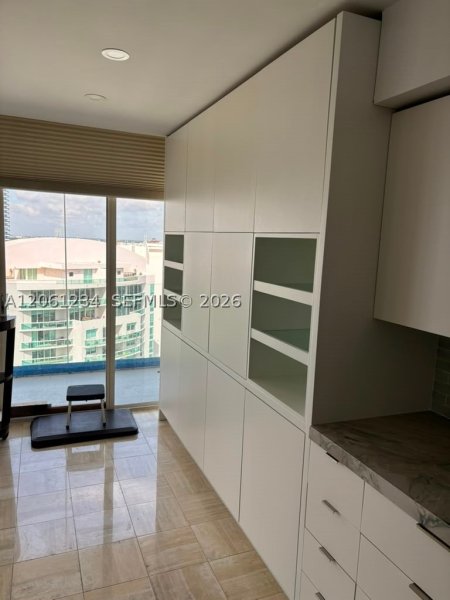 Apartment for rent at Turnberry Towers 26E