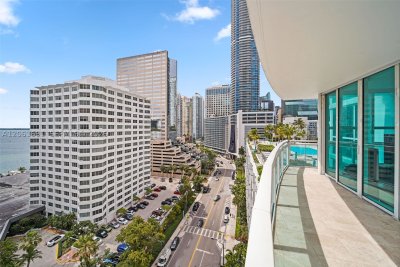 Aluguel de apartamento no The Plaza Tower I 1211