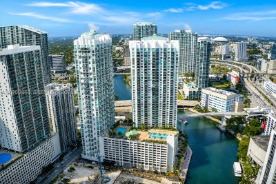 Comprar apartamento no Brickell on the River South 1412