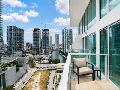 Comprar apartamento no Brickell on the River South 1412