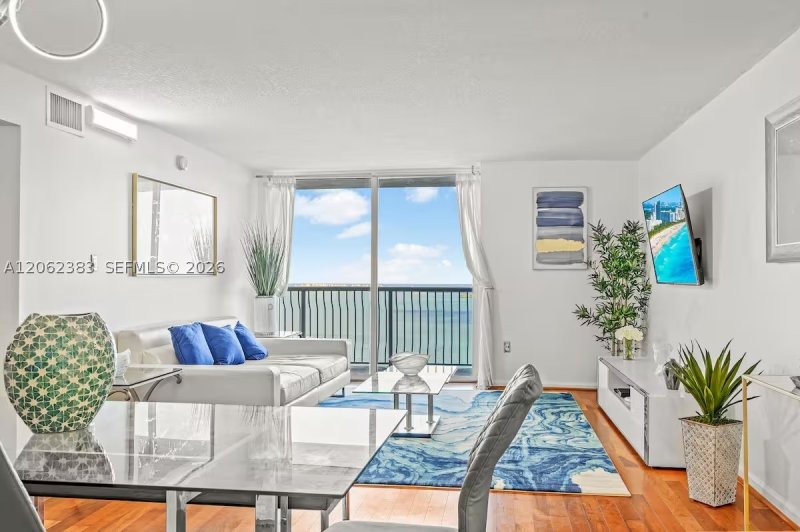 Comprar apartamento no The Club At Brickell Bay 2502