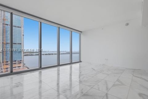 Comprar apartamento no Missoni Baia 1506