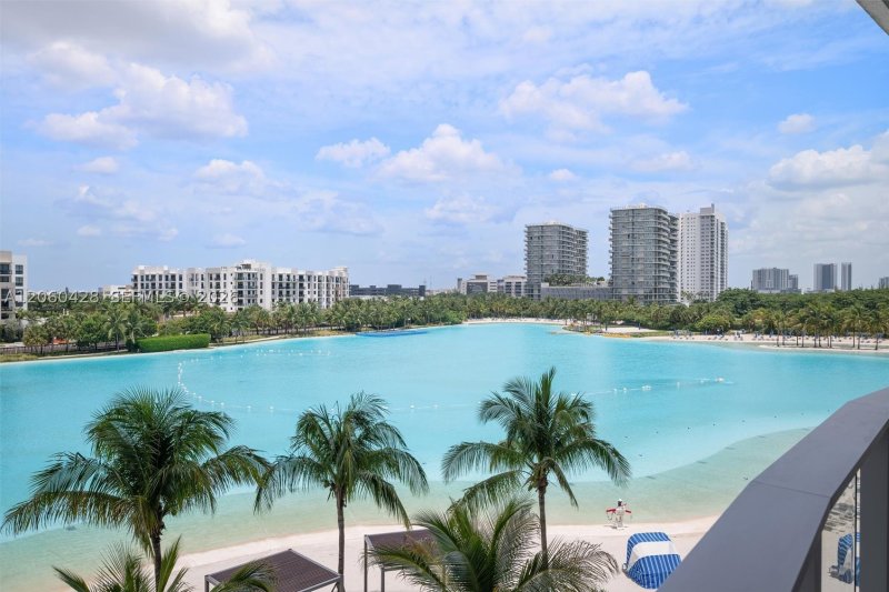 Condo for sale at One Park Tower by Turnberry 306