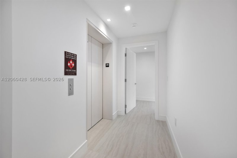 Condo for sale at One Park Tower by Turnberry 306