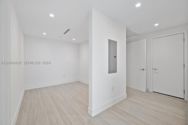 Condo for sale at One Park Tower by Turnberry 306