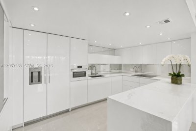 Commodore Club West Apt #208