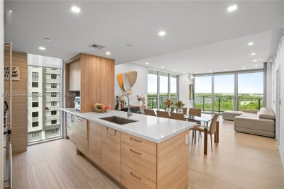 The Harbour Apt #1601+2 Parki