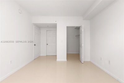 Comprar apartamento en Porto Bellagio 1712