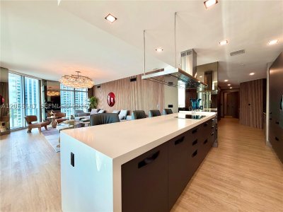 Comprar apartamento en Marina Palms Yacht Club 1409