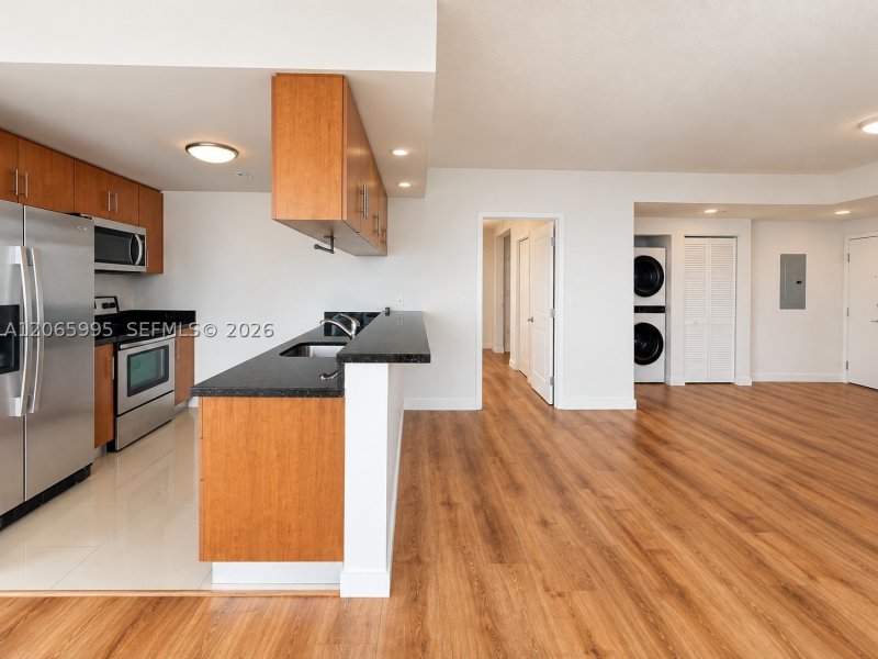 Apartment for rent at 23 Biscayne Bay PH02