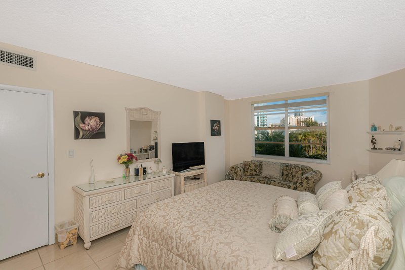 Apartment for rent at The Hemispheres 3P