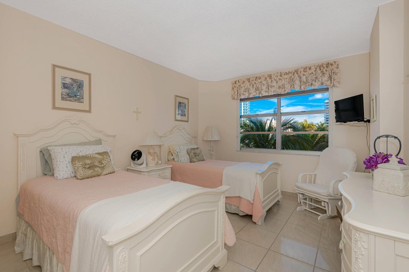 Apartment for rent at The Hemispheres 3P