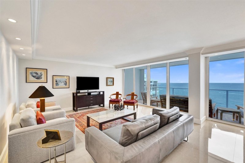 Condo for sale at Plaza East PHB