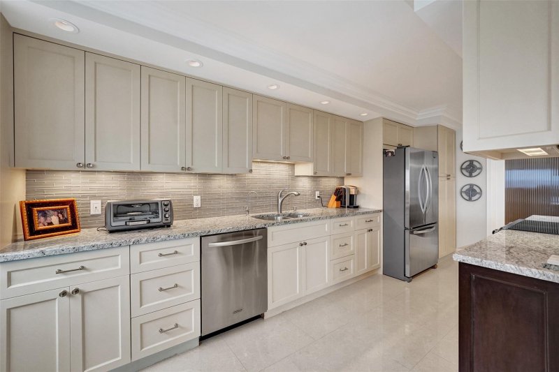 Condo for sale at Plaza East PHB