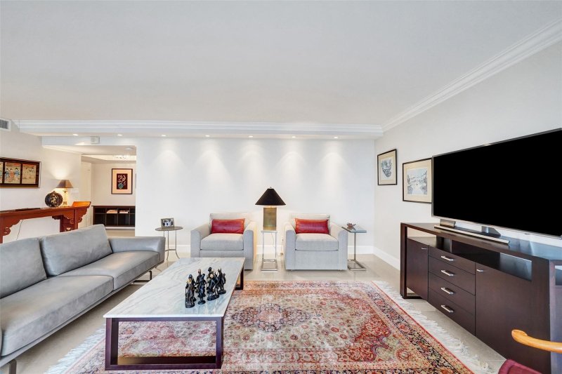 Condo for sale at Plaza East PHB