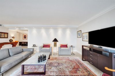 Comprar apartamento en Plaza East PHB