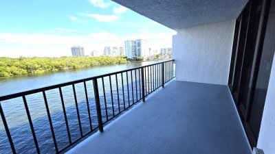 Comprar apartamento no The Corinthian 5B