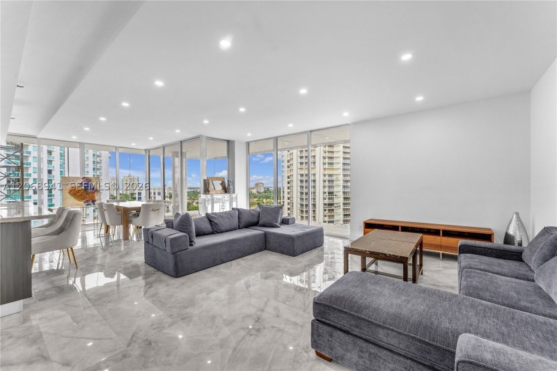 Apartment for rent at Turnberry Towers 14D