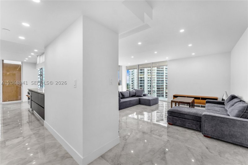 Apartment for rent at Turnberry Towers 14D