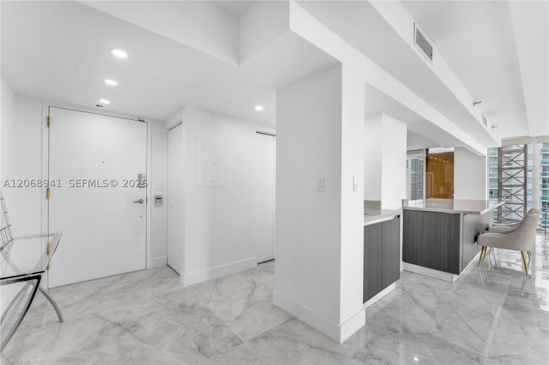Apartment for rent at Turnberry Towers 14D