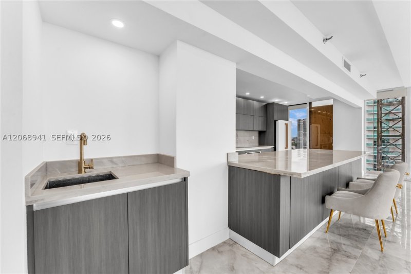 Apartment for rent at Turnberry Towers 14D