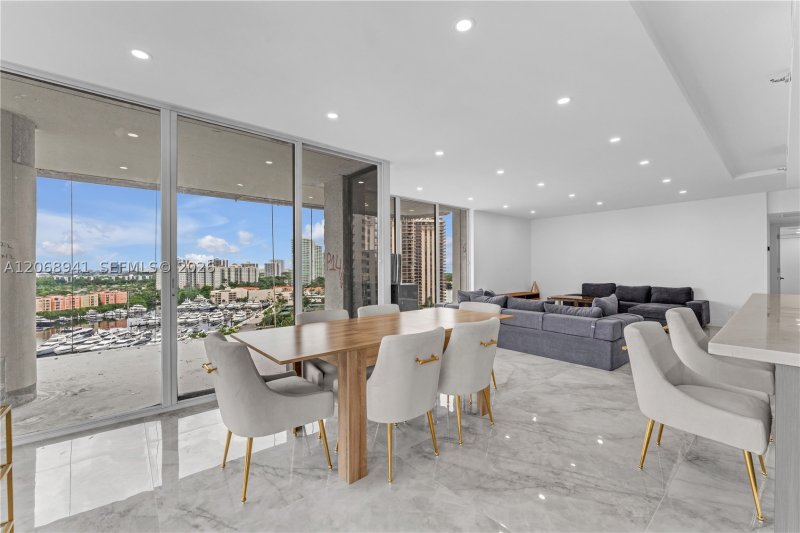 Apartment for rent at Turnberry Towers 14D