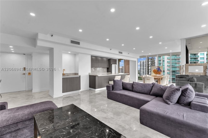Apartment for rent at Turnberry Towers 14D