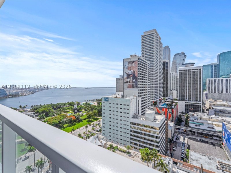 Apartment for rent at Vizcayne Everglades On The Bay 2109