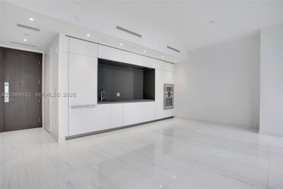 Comprar apartamento no Aston Martin Residences 3108