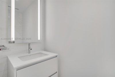Comprar apartamento no Aston Martin Residences 3108