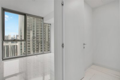 Comprar apartamento no Aston Martin Residences 3108