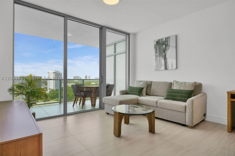 Alquiler de apartamento en One Park Tower by Turnberry 1610