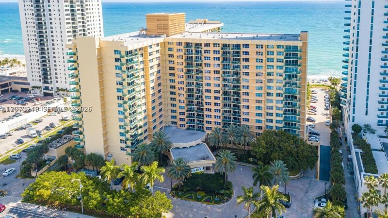 Condo for sale at The Wave Condo 703
